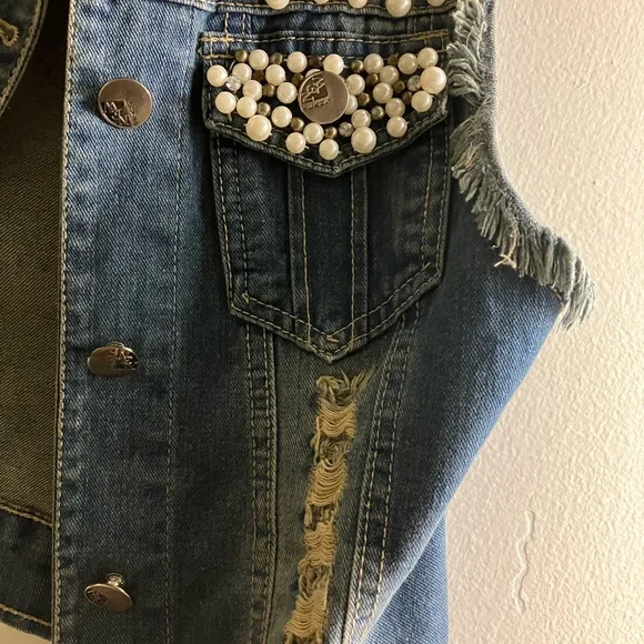 Llove Denim Pearl and Rhinestone sleeveless vest Women’s Medium - Picture 5 of 7